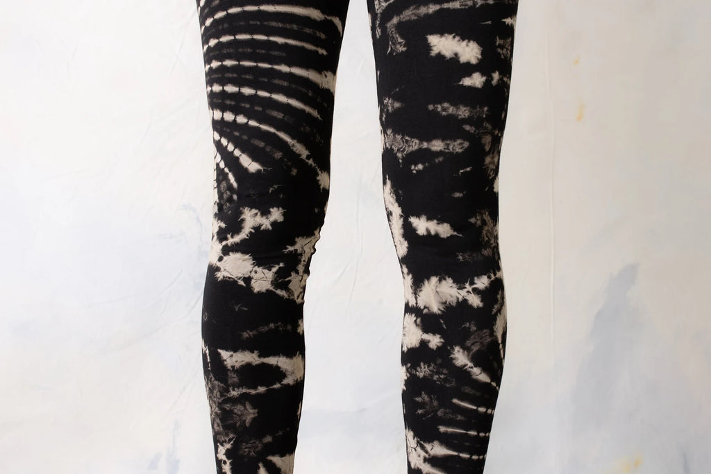 Dark Floral Pattern Stretchy Leggings