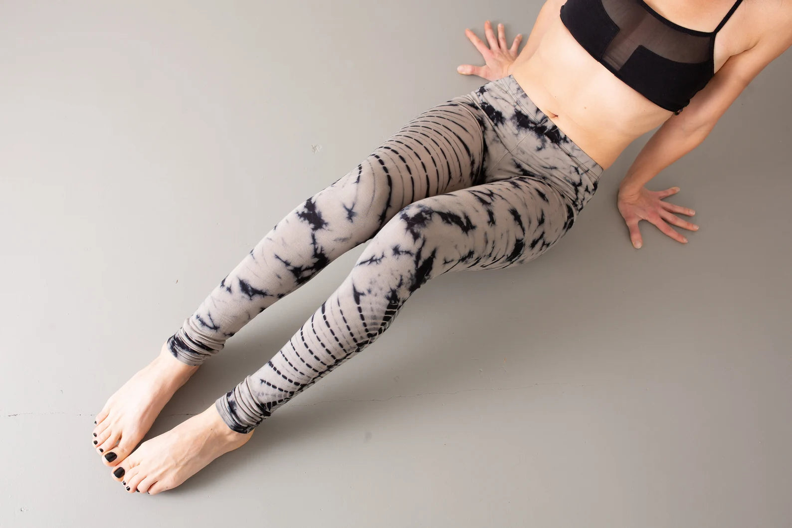Grey & Black Abstract Leggings