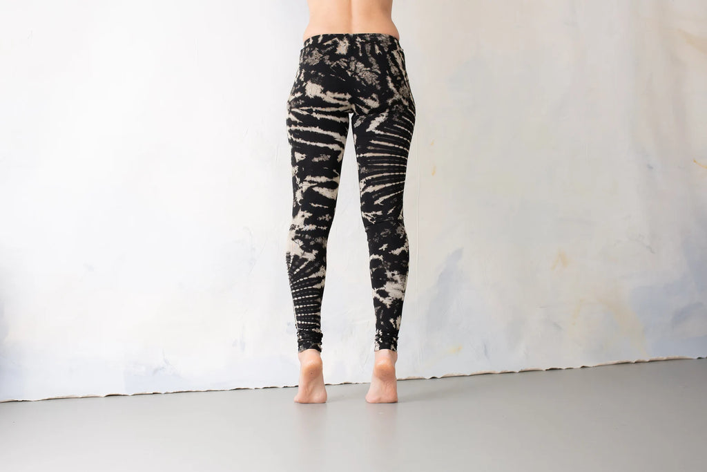 Dark Floral Pattern Stretchy Leggings