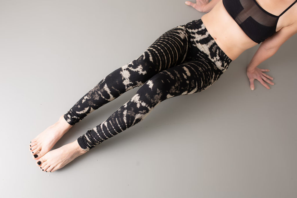 Dark Floral Pattern Stretchy Leggings