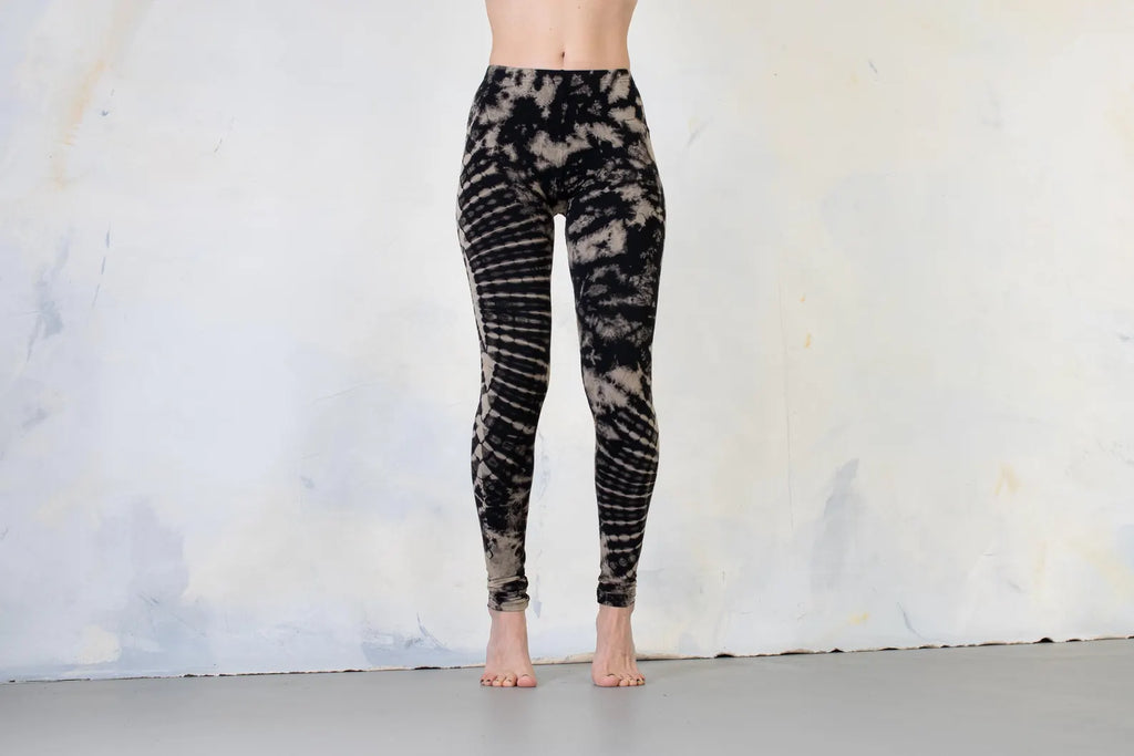 Dark Floral Pattern Stretchy Leggings